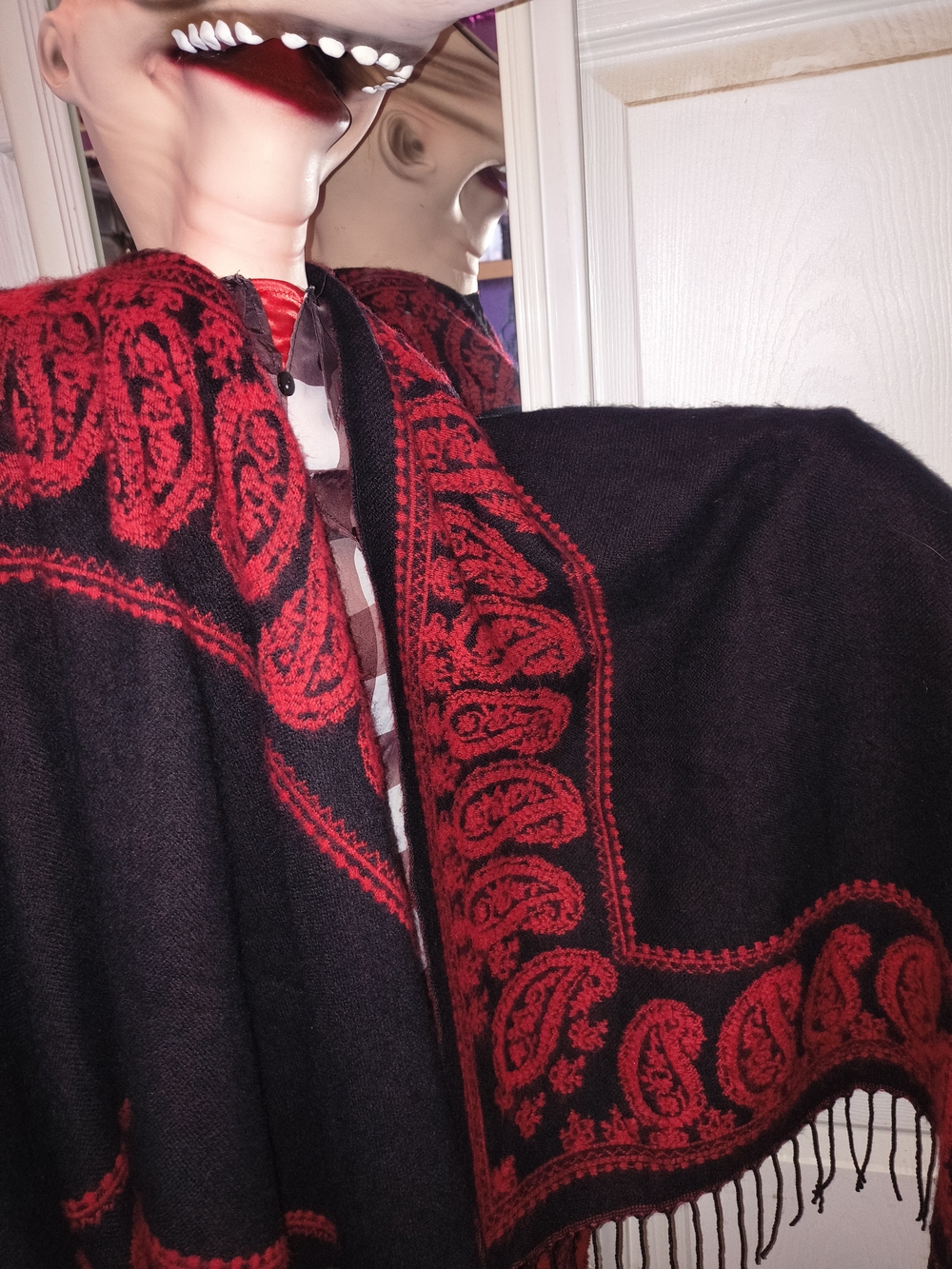Gorgeous Vintage 29 Palms Paisley Knit Ruana / Open Poncho Cape